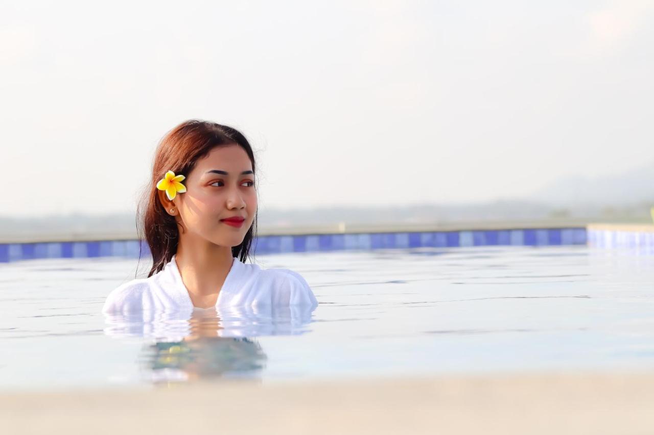 Front One Hotel Gombong Gombong  Ngoại thất bức ảnh