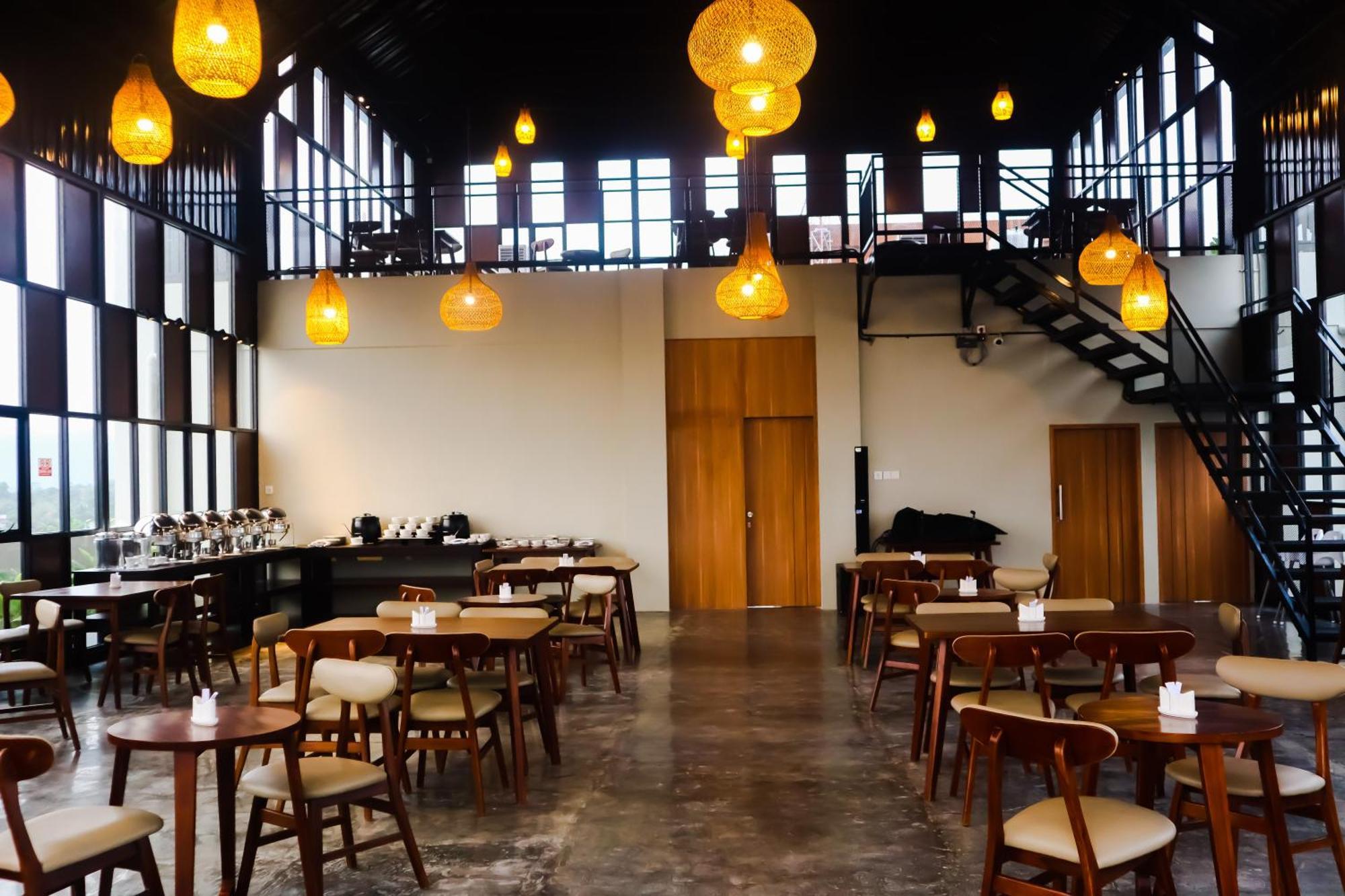 Front One Hotel Gombong Gombong  Ngoại thất bức ảnh