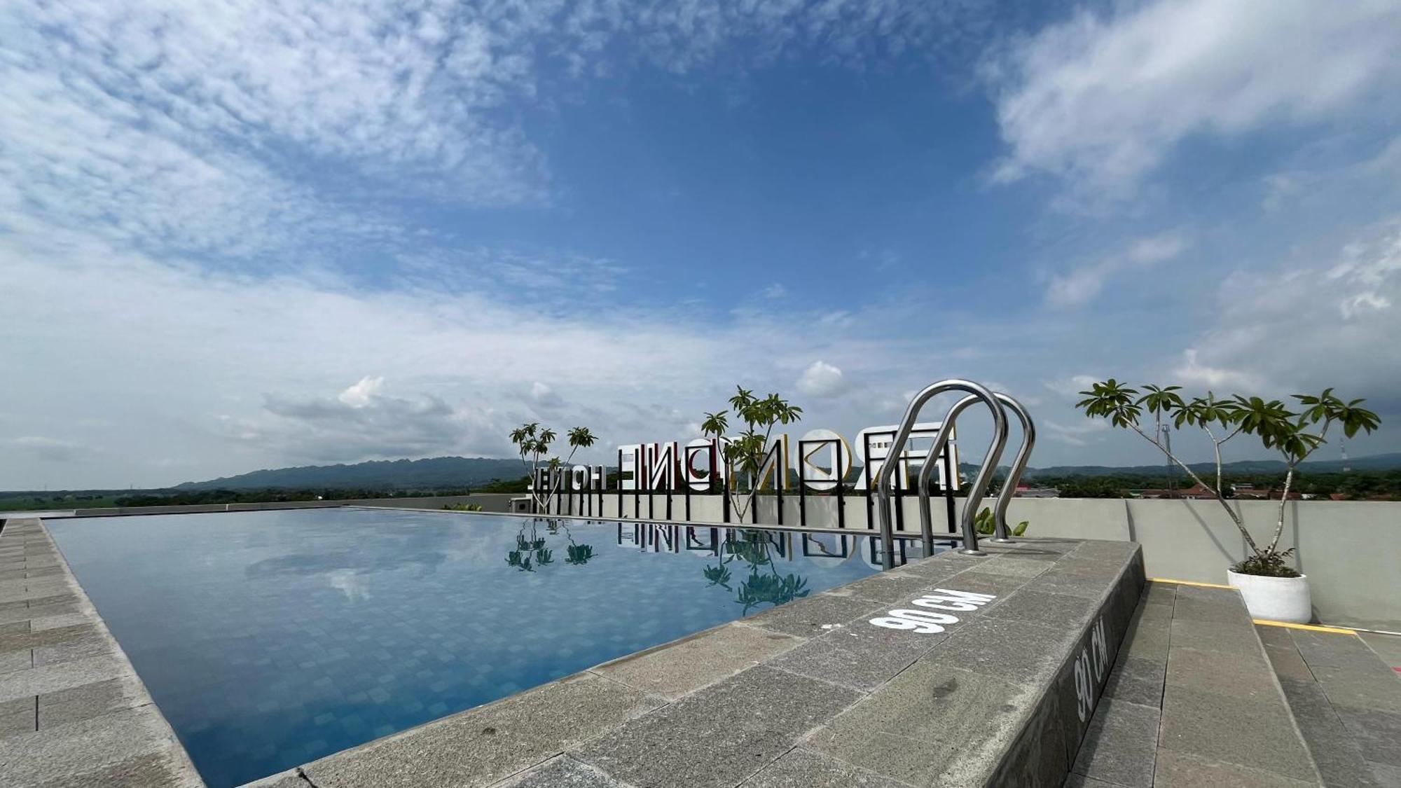 Front One Hotel Gombong Gombong  Ngoại thất bức ảnh