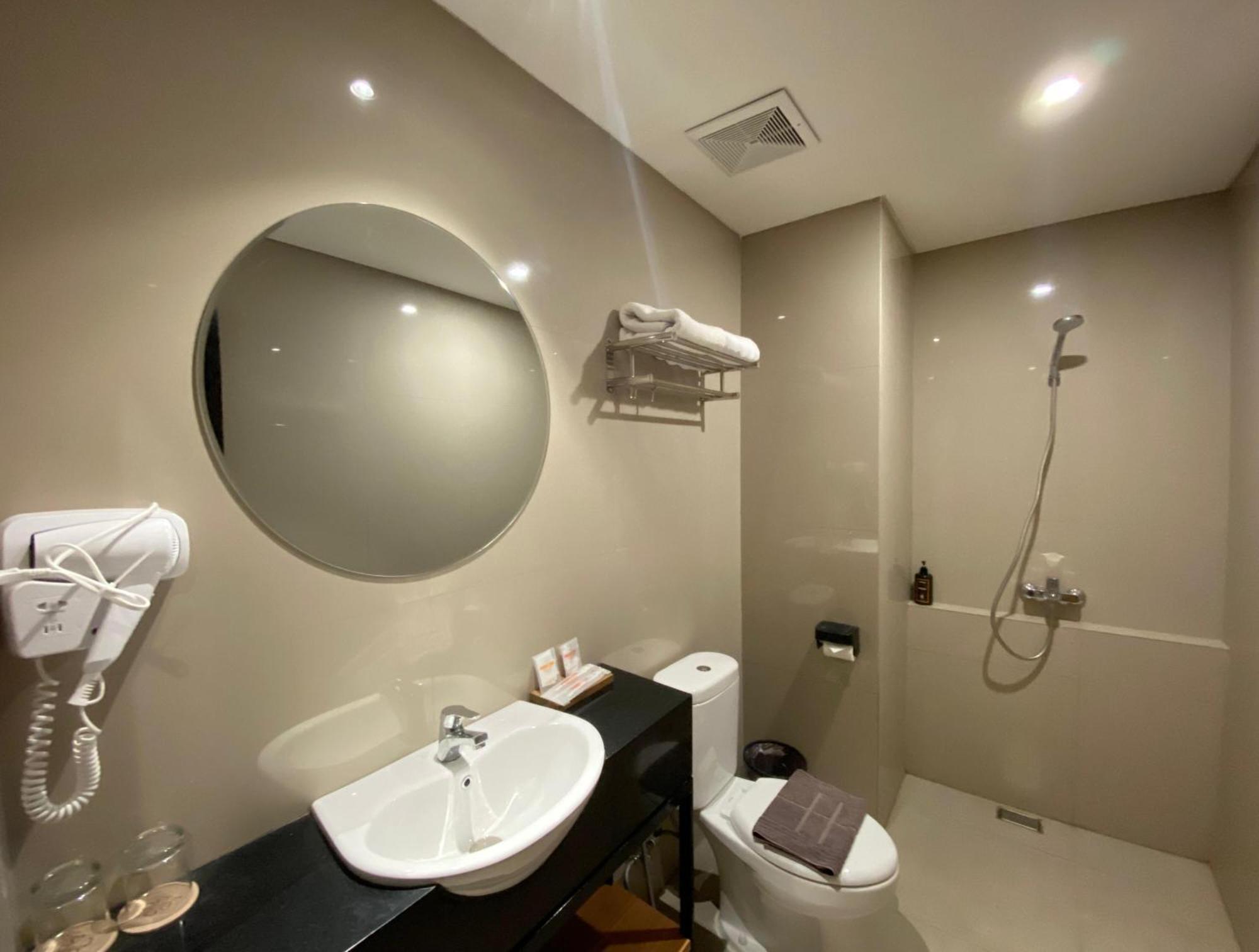 Front One Hotel Gombong Gombong  Ngoại thất bức ảnh
