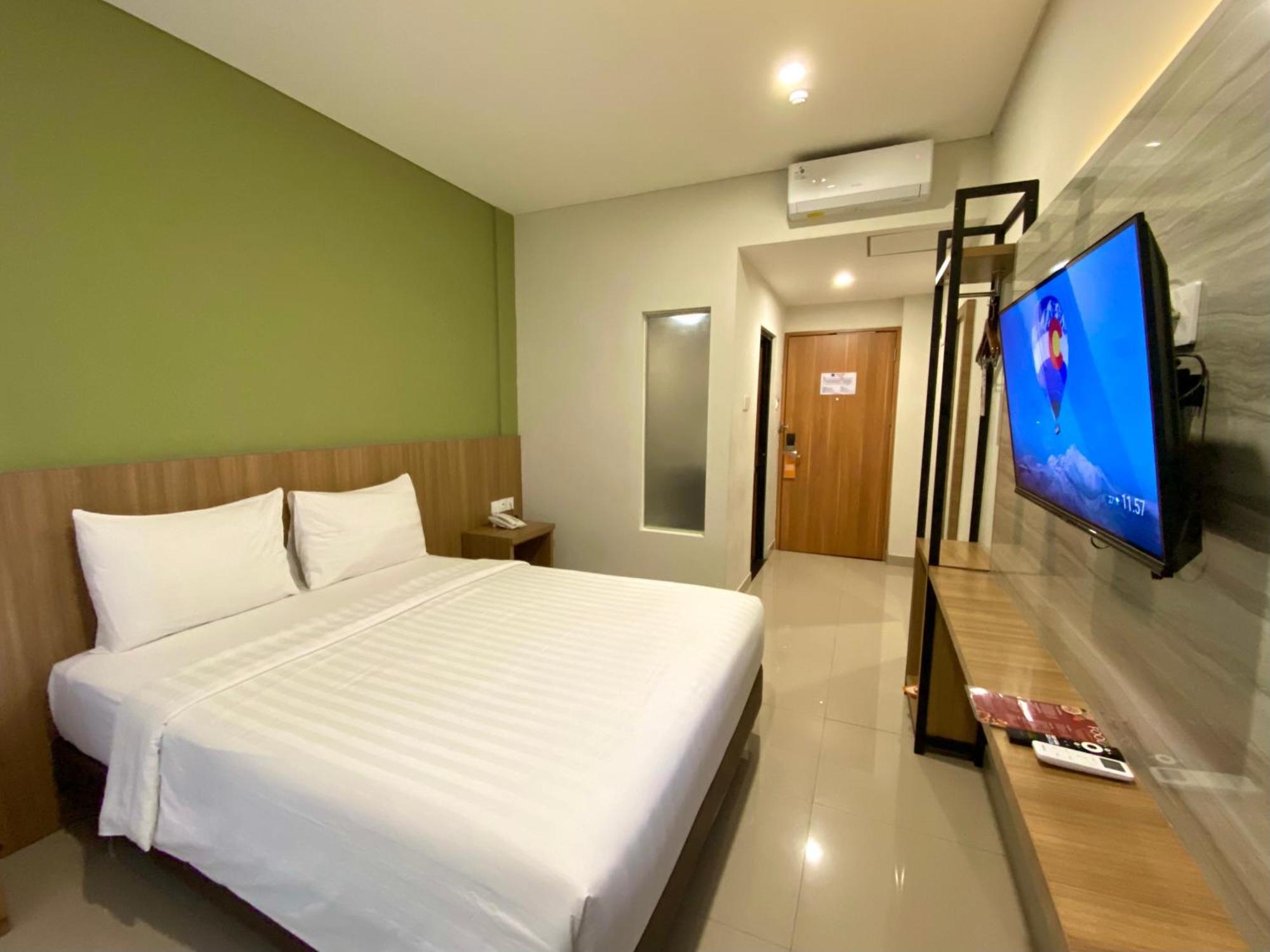 Front One Hotel Gombong Gombong  Ngoại thất bức ảnh