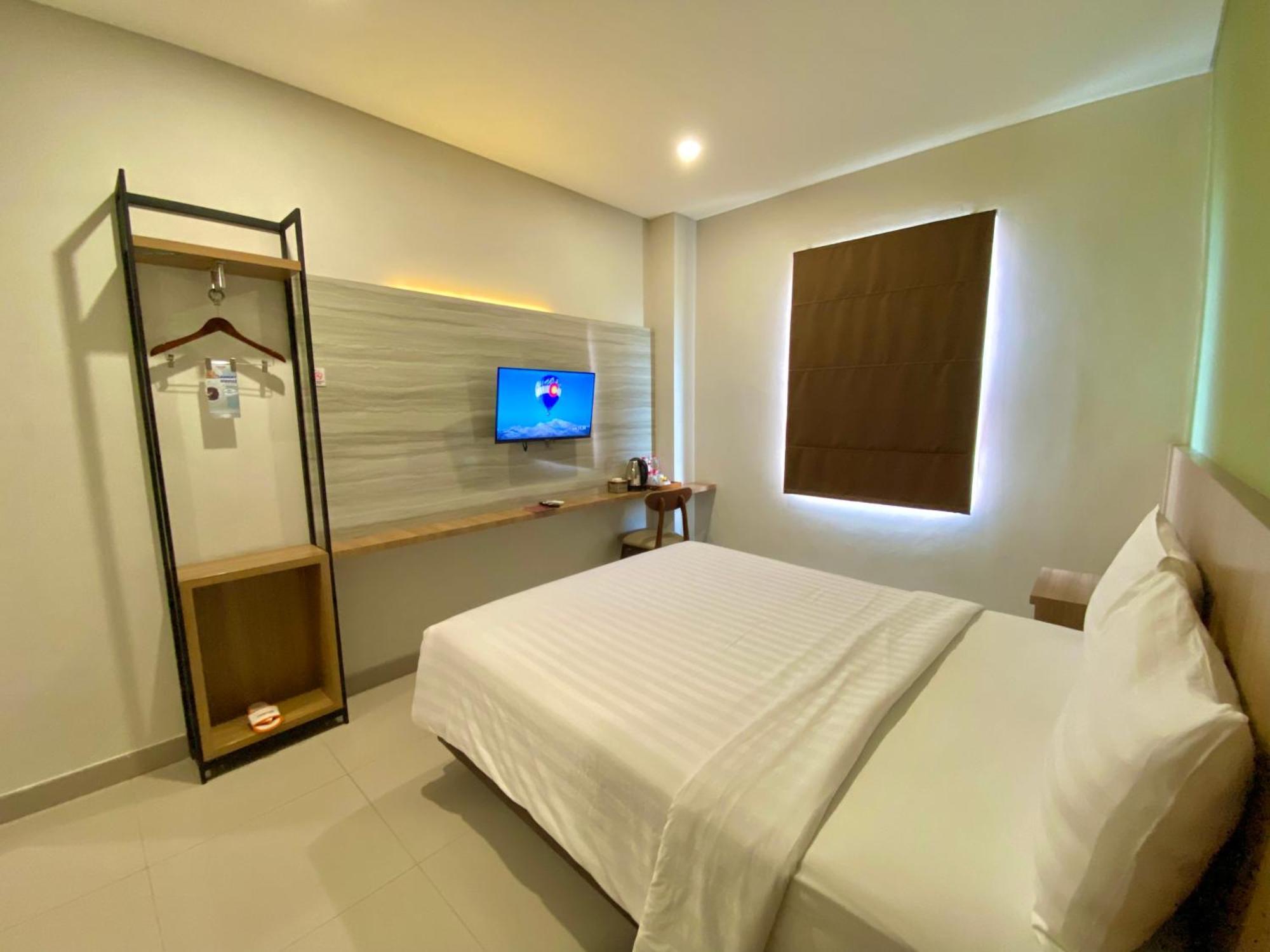 Front One Hotel Gombong Gombong  Ngoại thất bức ảnh