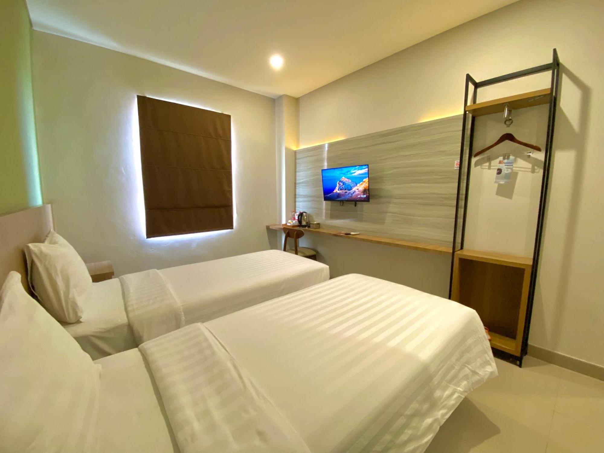 Front One Hotel Gombong Gombong  Ngoại thất bức ảnh