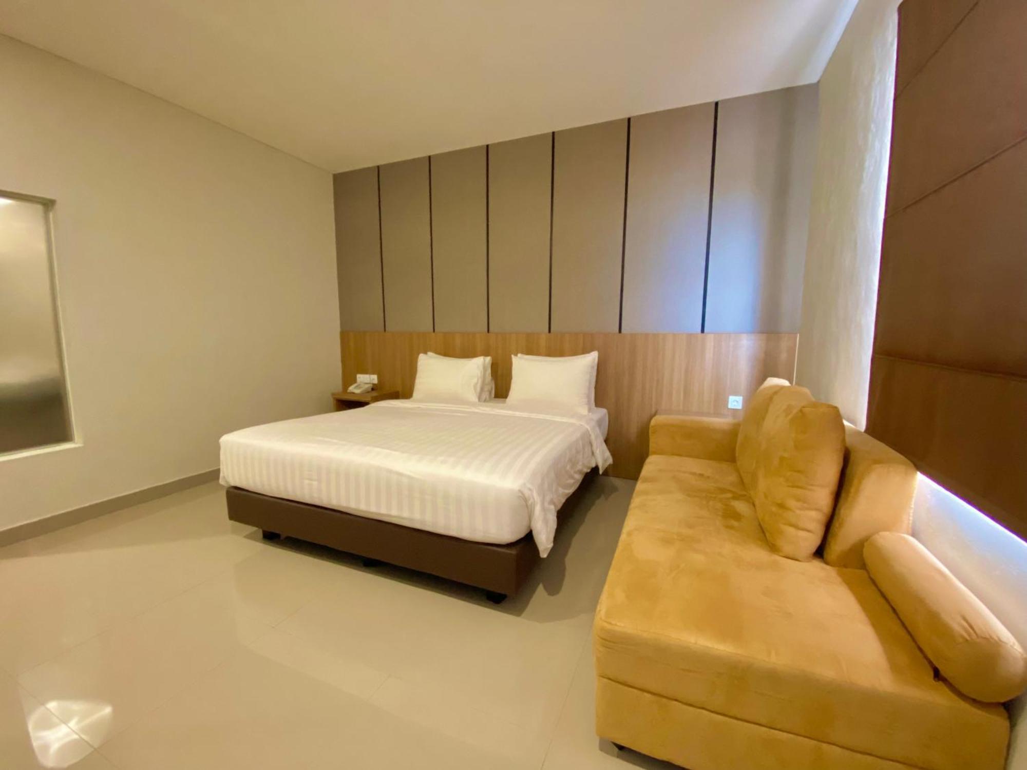 Front One Hotel Gombong Gombong  Ngoại thất bức ảnh