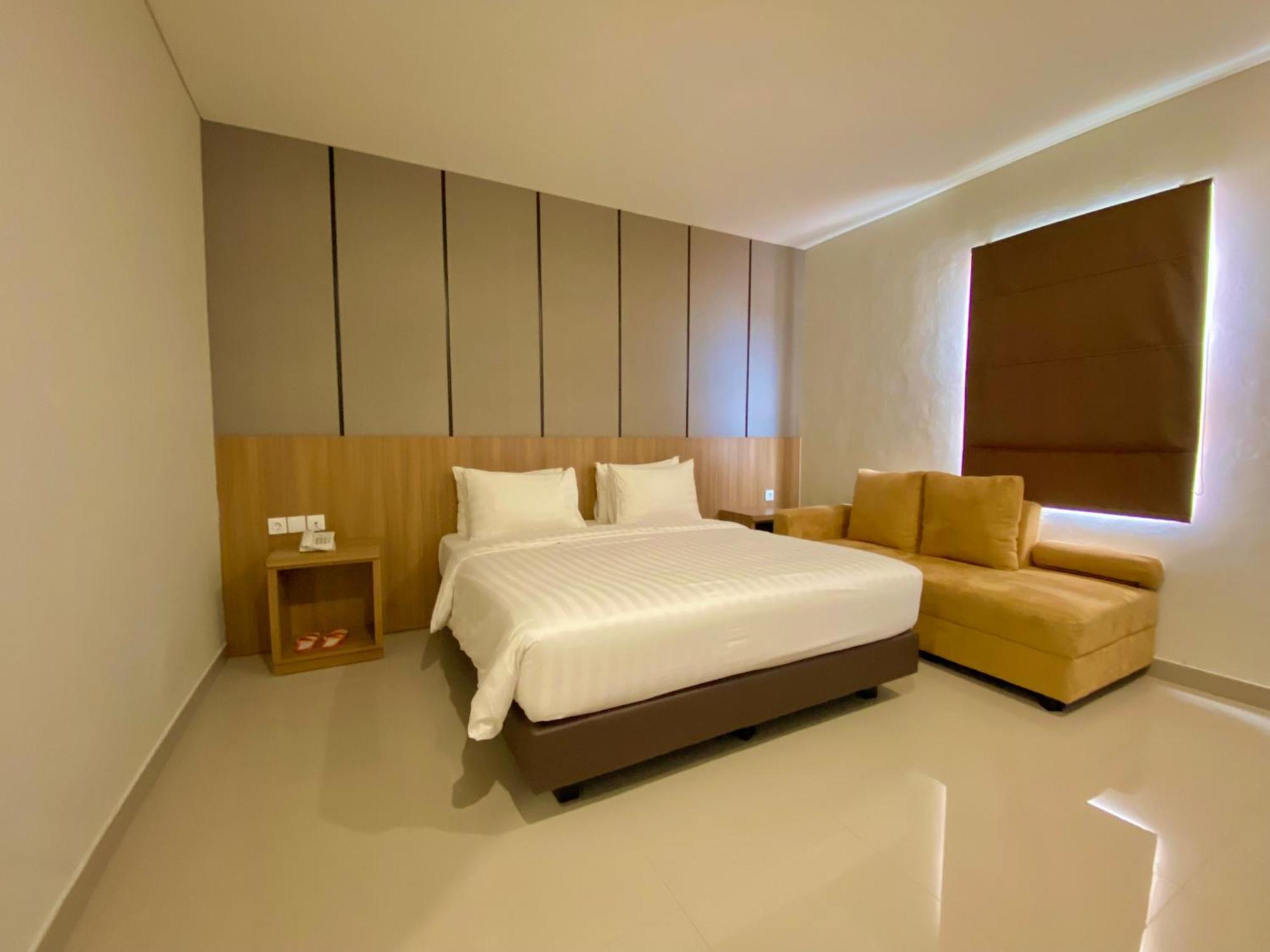 Front One Hotel Gombong Gombong  Ngoại thất bức ảnh