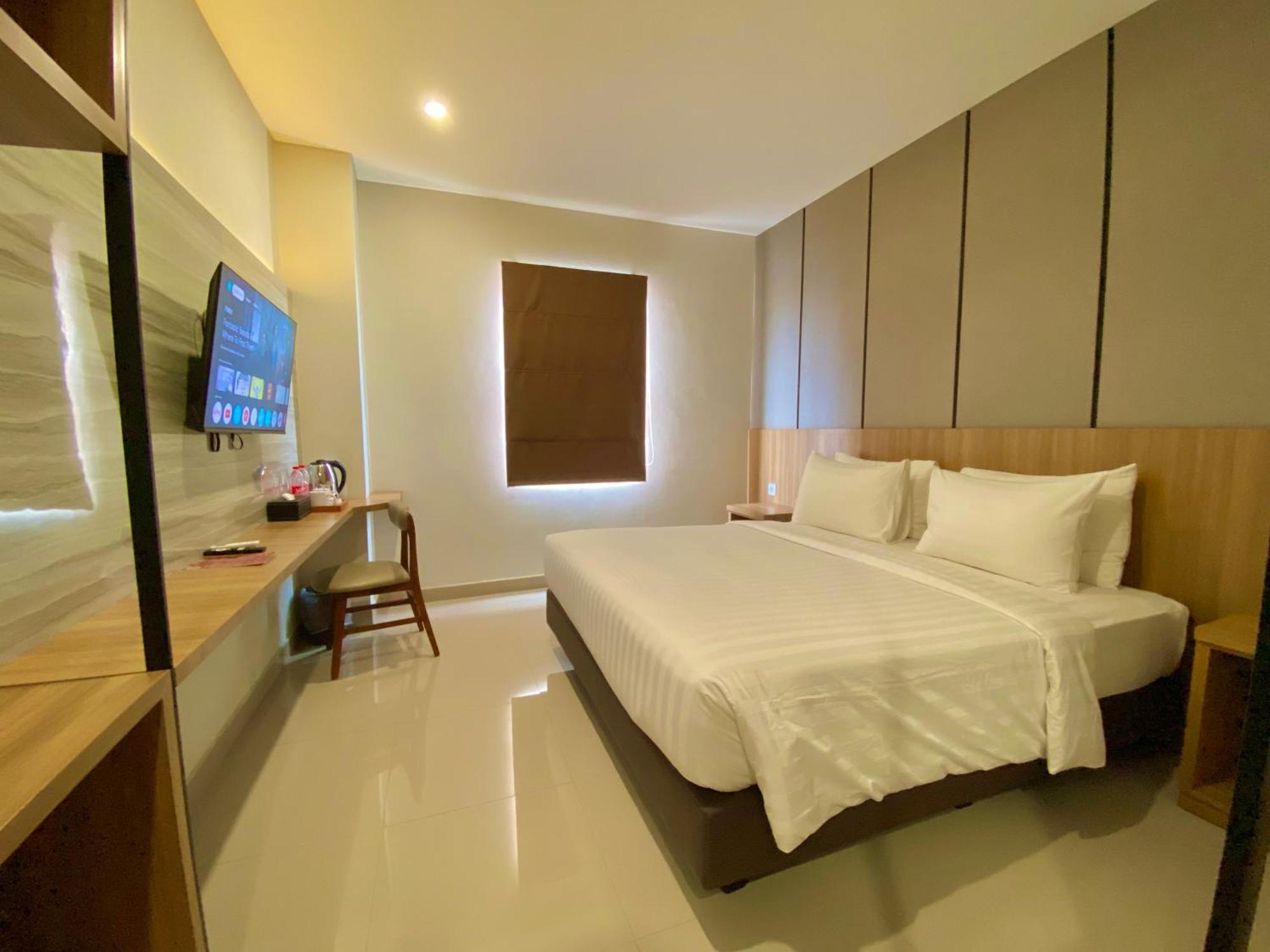 Front One Hotel Gombong Gombong  Ngoại thất bức ảnh