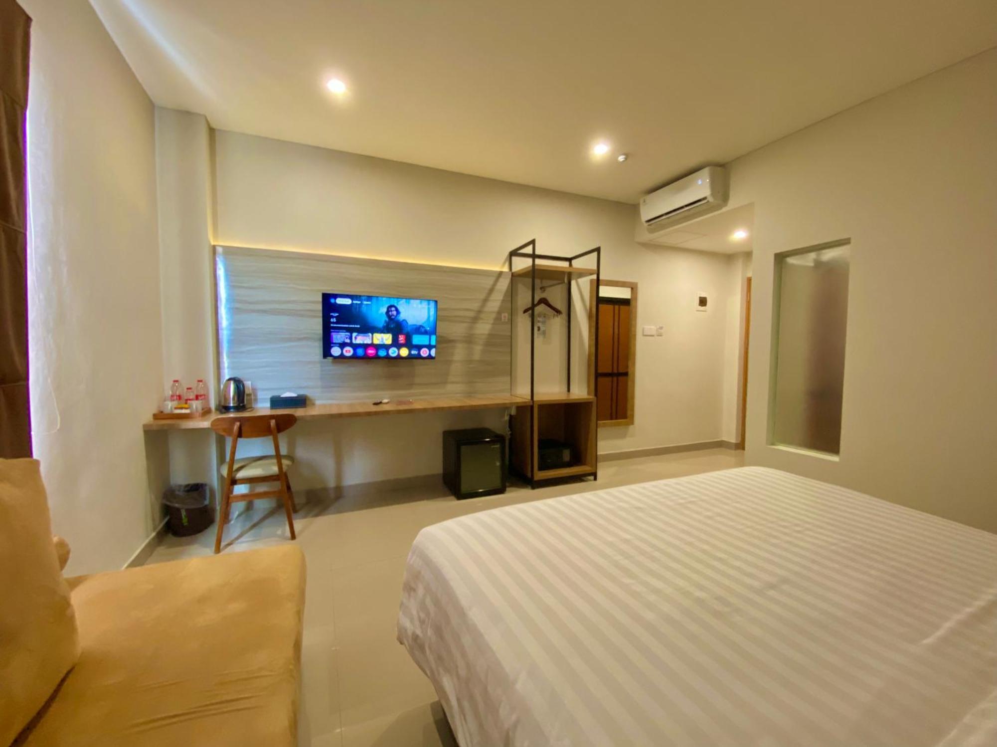 Front One Hotel Gombong Gombong  Ngoại thất bức ảnh