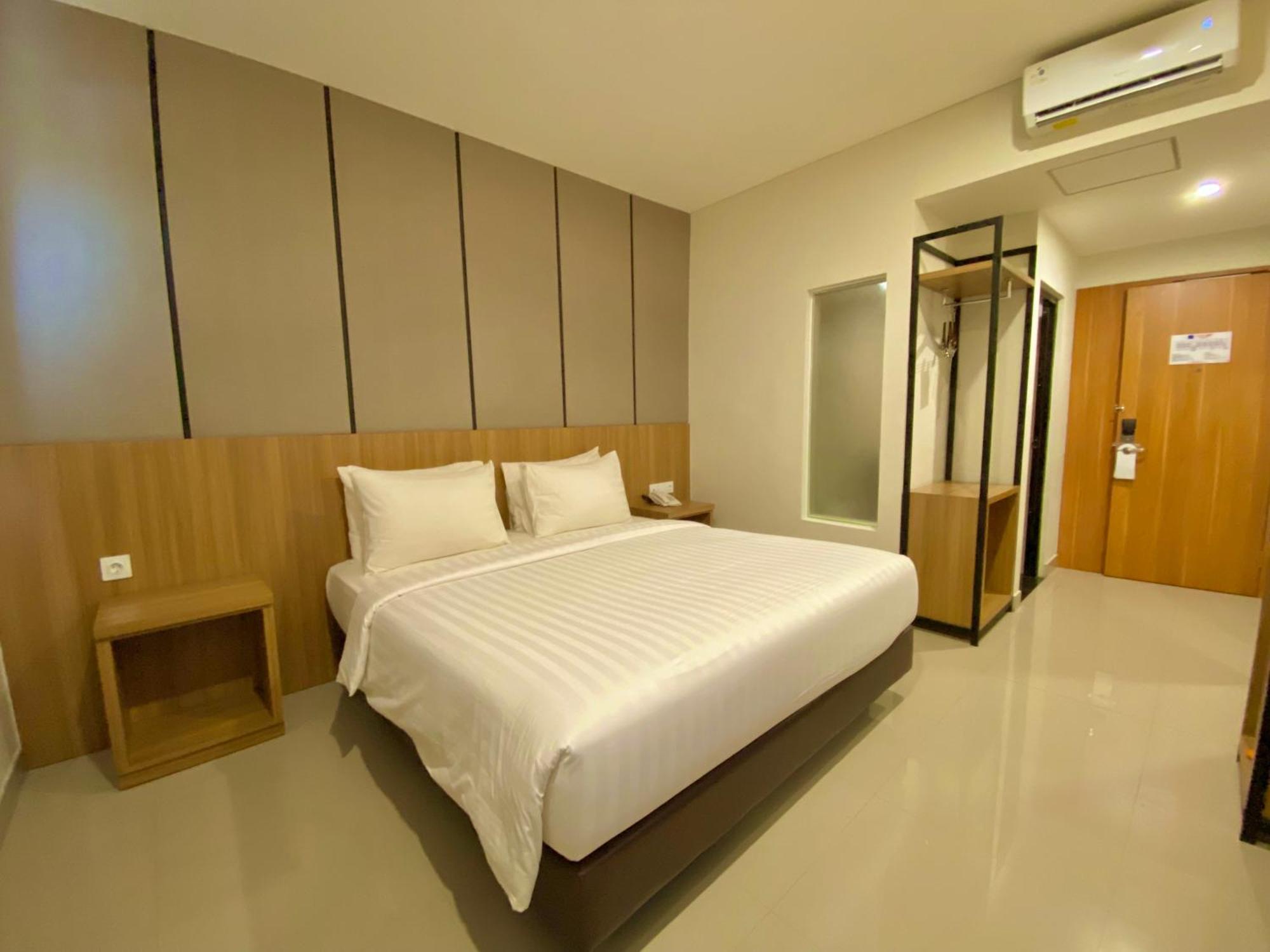 Front One Hotel Gombong Gombong  Ngoại thất bức ảnh