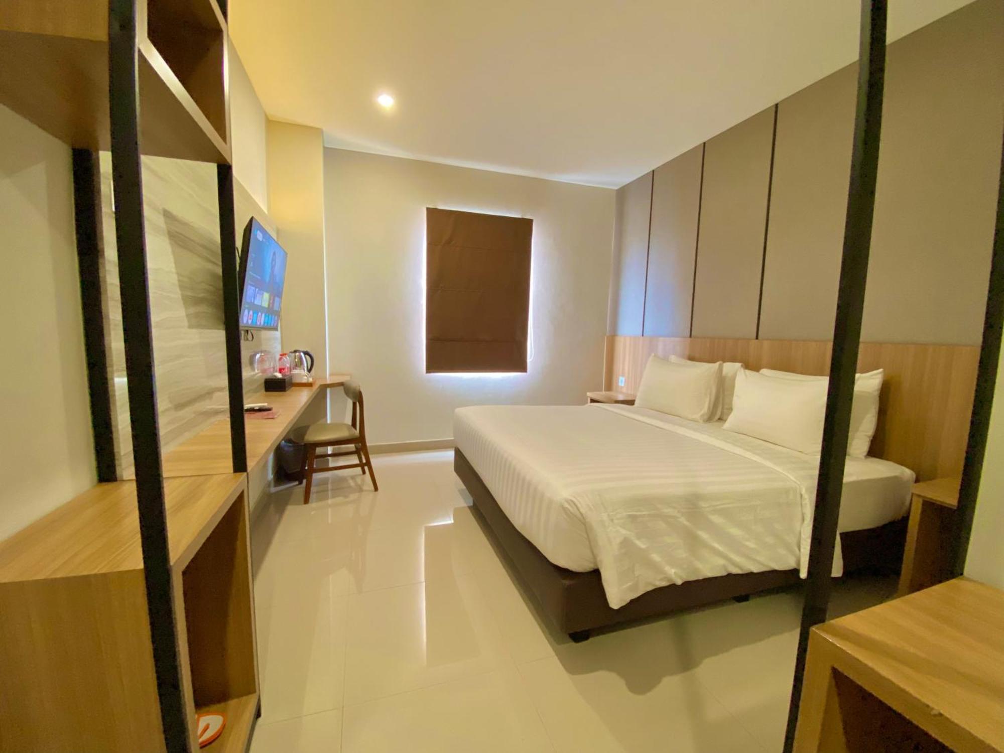 Front One Hotel Gombong Gombong  Ngoại thất bức ảnh