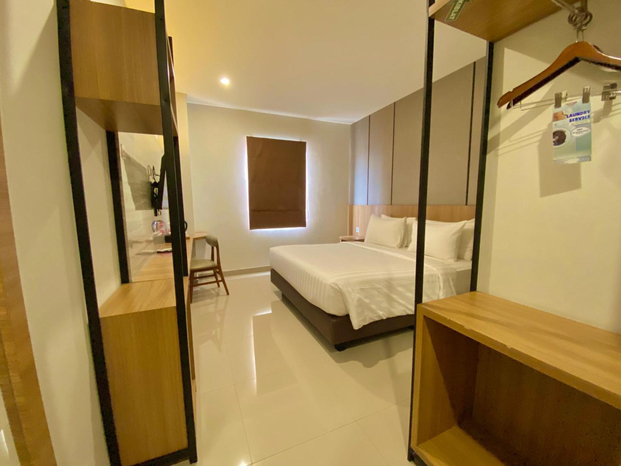 Front One Hotel Gombong Gombong  Ngoại thất bức ảnh