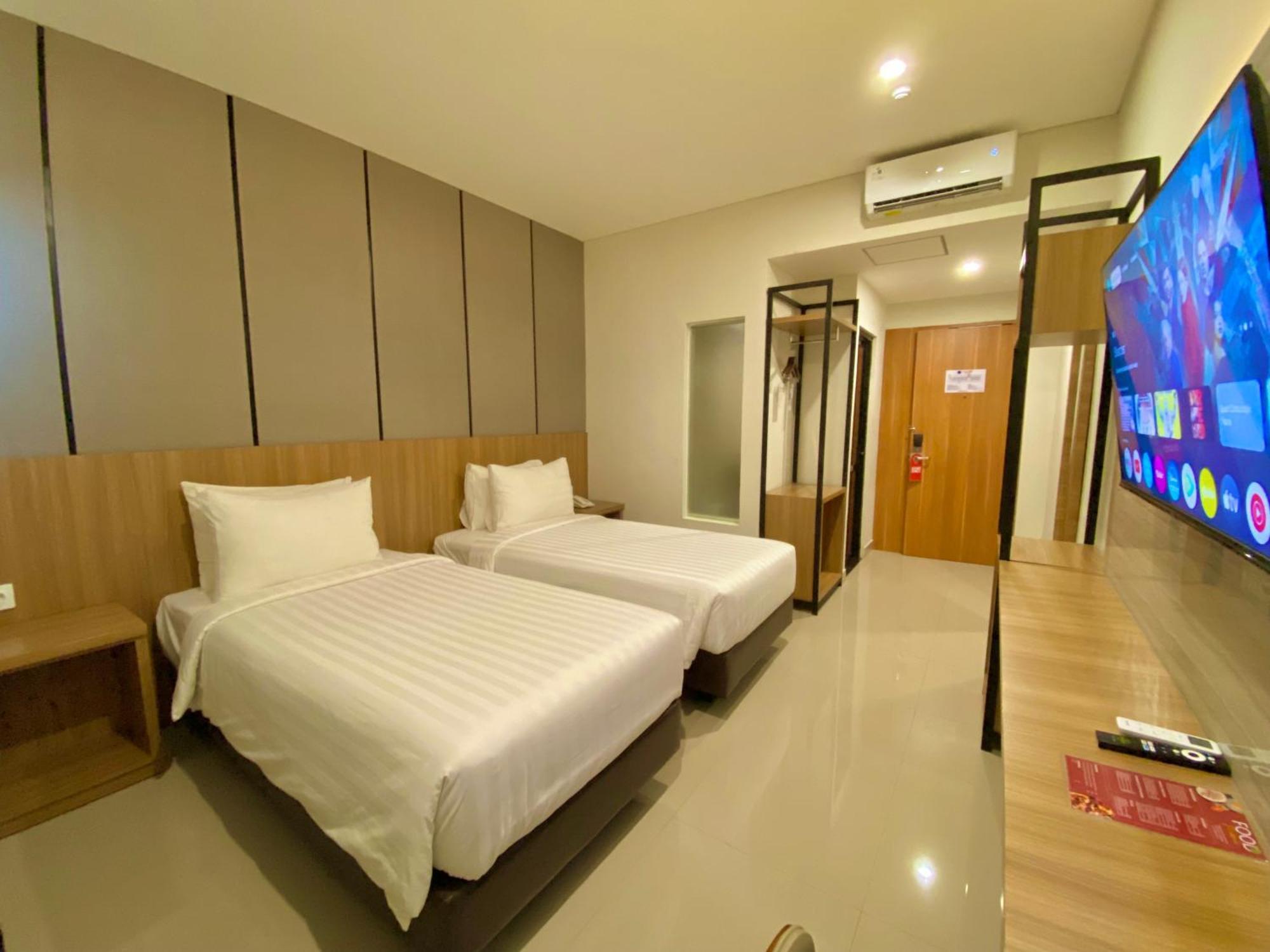 Front One Hotel Gombong Gombong  Ngoại thất bức ảnh