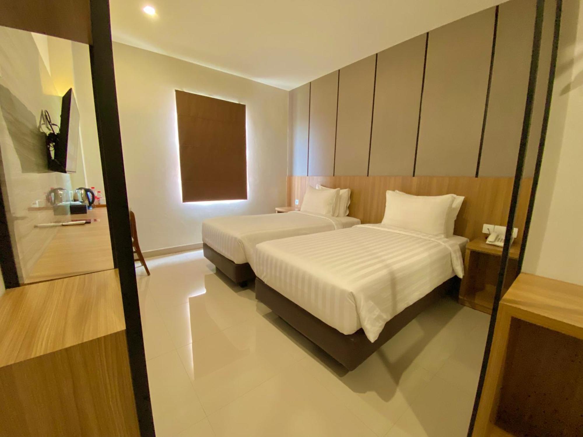 Front One Hotel Gombong Gombong  Ngoại thất bức ảnh