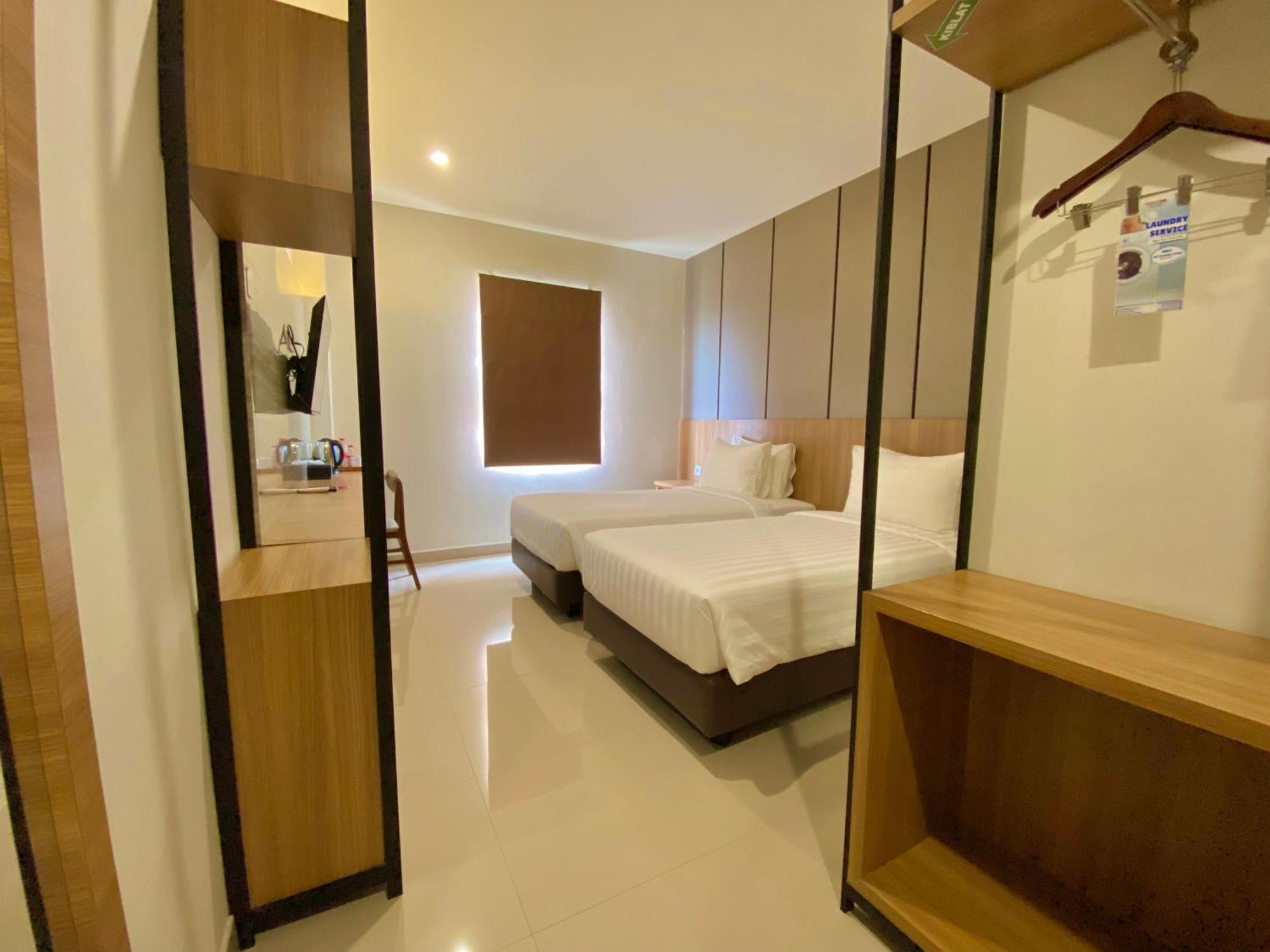 Front One Hotel Gombong Gombong  Ngoại thất bức ảnh