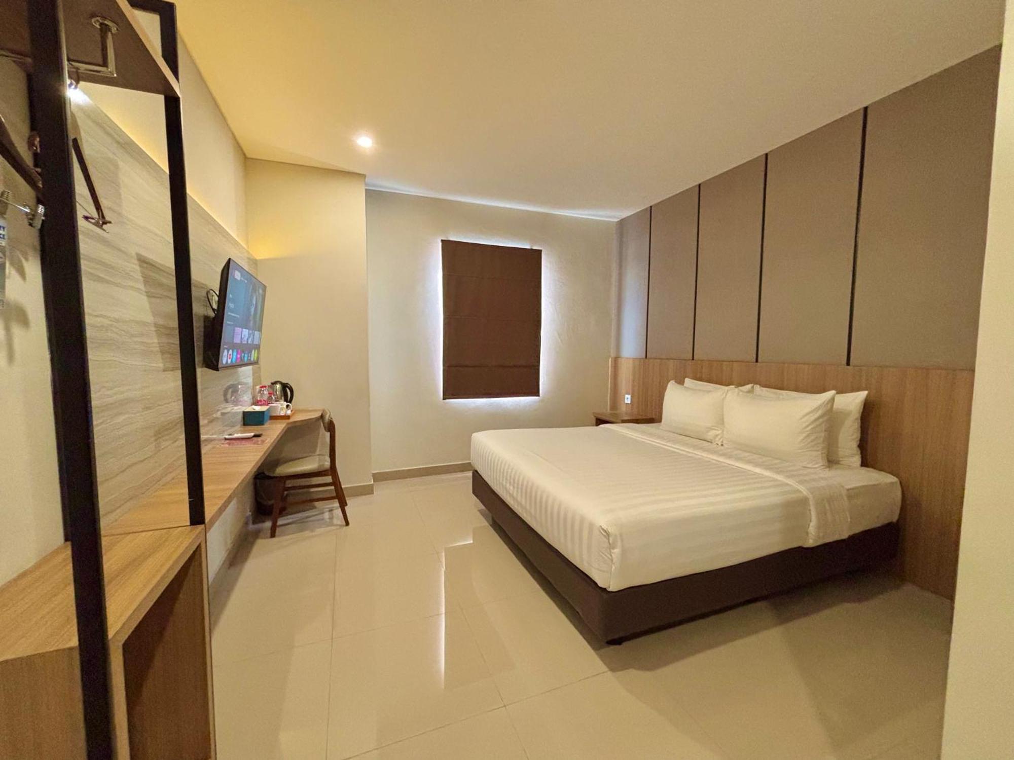Front One Hotel Gombong Gombong  Ngoại thất bức ảnh