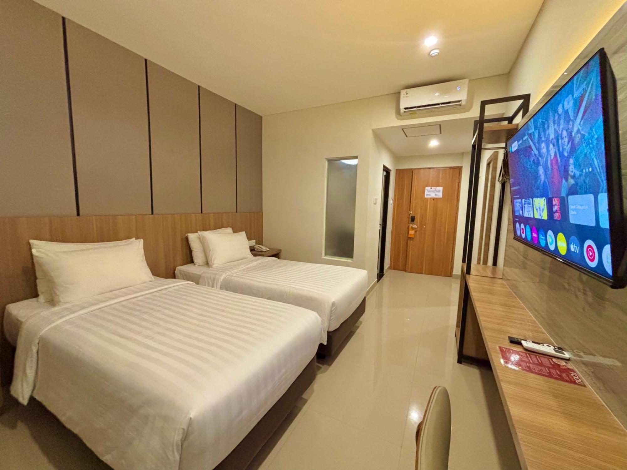 Front One Hotel Gombong Gombong  Ngoại thất bức ảnh
